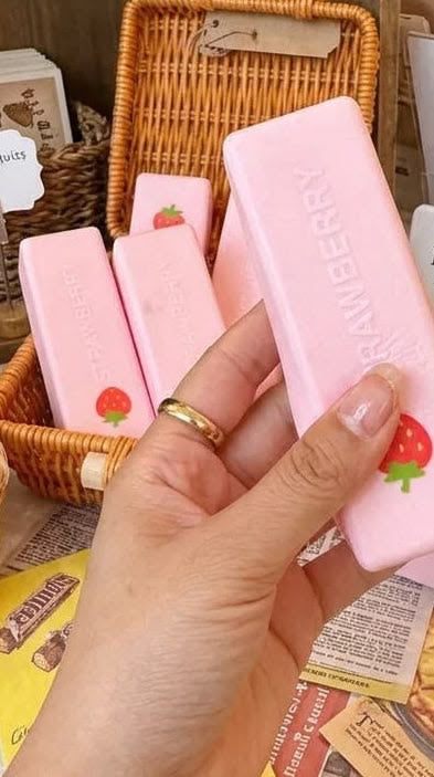 Strawberry Bar (Pre order)